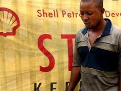 Ropný koncern Royal Dutch Shell, který se na nigerijské produkci ropy podílí téměř z poloviny. Omezování nigerijské produkce se promítá do světových cen ropy.