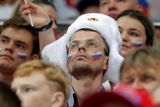 NA ÚVOD ŠOK PRO RUSY. Hned první den zažili nepříjemnou senzaci na vlastní úkor hrdí pořadatelé šampionátu. Rusové proti Čechům, kteří před turnajem rozhodně strach nenaháněli, nedokázali ani jednou skórovat a v Moskvě prohráli 0:3.