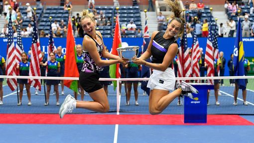 Elise Mertensová a Aryna Sabalenková na US Open 2019.