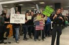 Havaj se obrátila na soud kvůli migračnímu dekretu. Trumpova vláda ho prý uplatňuje moc "přísně"