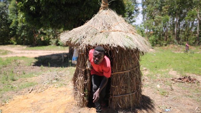 Latríny pro angolské vesničany. Češi pomáhají v chudé zemi zlepšit hygienu