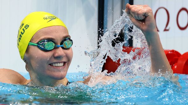 Ariarne Titmusová z Austrálie slaví triumf v kraulařské dvoustovce na OH 2020