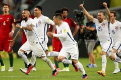 Chile na penalty porazilo Portugalsko a je ve finále Poháru FIFA