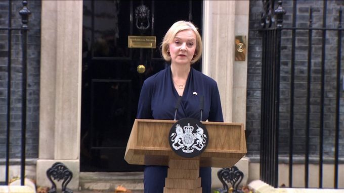 Liz Trussová rezignovala funkci britské premiérky, v úřadu byla šest týdnů