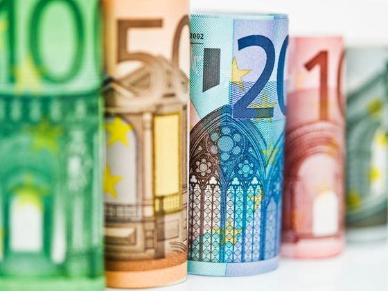 Češi sázejí na hotovost Euro, peníze, ilustrační foto
