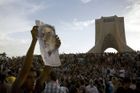 Íránci v Teheránu znovu protestují proti Ahmadínežádovi