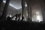 Ozbrojené složky vypálili mešitu Rábaa al-Adavíja v Káhiře.