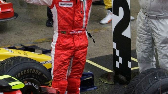 Ani Felipe Massa chvíli nevěděl, jestli má titul, nebo jen domácí vítězství.