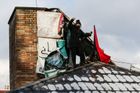 Aktivisté zůstávají na střeše Kliniky už pátý den. Exekutor nemůže předat budovu SŽDC