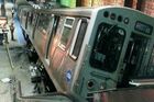 Příměstský vlak v Chicagu vjel do eskalátorů, 30 zraněných