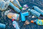 Zamořená planeta: Kousky plastů jsou ve vzduchu i pitné vodě. Jak moc škodí zdraví, vědci netuší