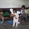 Děti s rodiči uprchlíky na Balkáně