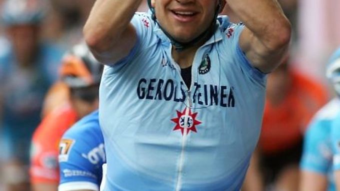 Radost Němce Roberta Forstera po vítězství v paté etapě Giro d'Italia.
