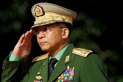 Ambiciózní barmský generál se stal kadetem až napotřetí. Místo důchodu vede převrat