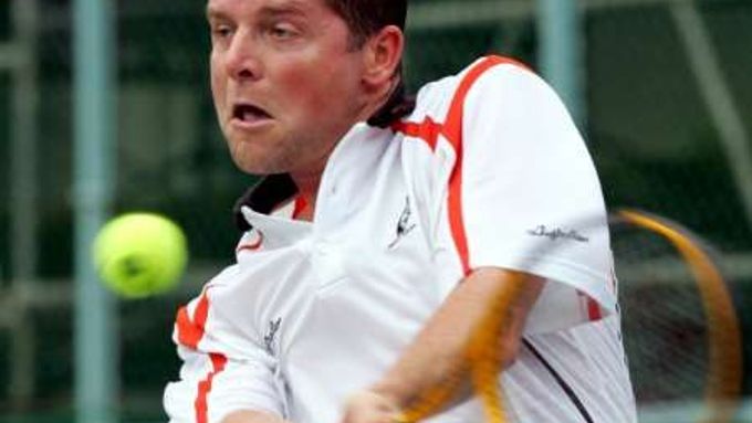 Český tenista Jiří Novák si poradil ve druhém kole turnaje v Tokiu s nasazenou čtyřkou Britem Andy Murrayem.