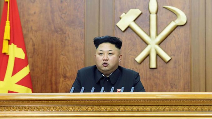 Kim Čong-un přednáší novoroční projev.
