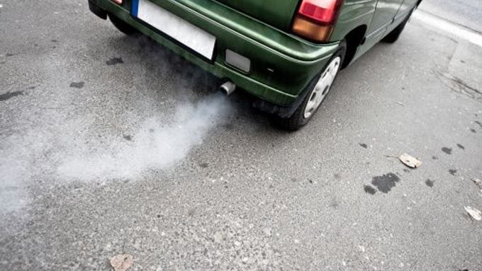 Podle ministryně životního prostředí Barbary Hendricksové i přes dosavadní omezení zůstává znečištění ovzduší ve městech značné