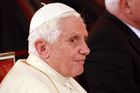 Papež má problém. Kdysi poskytl azyl pedofilnímu knězi