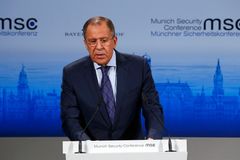 NATO je institucí studené války a zdrojem napětí, řekl Lavrov. Chce silnější americko-ruské vztahy