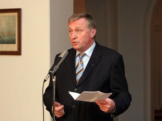 Infobox Mirek Topolánek donesl na Hrad seznam ministrů