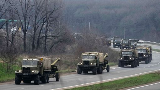 Konvoj ukrajinské armády míří do Doněcku na východě země.
