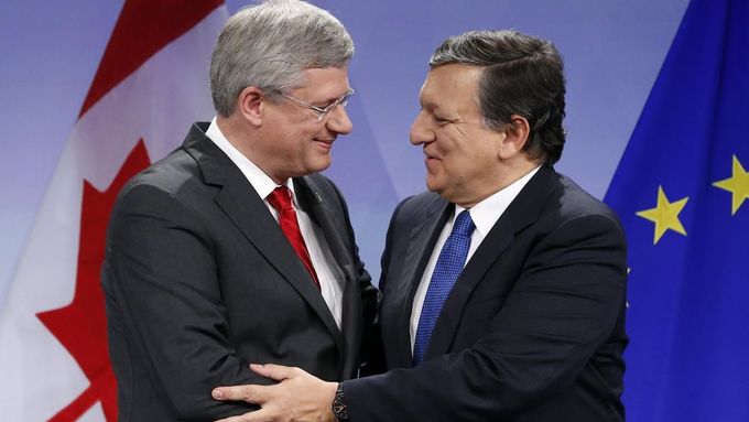 Kanadský premiér Stephen Harper a předseda Evropské Komise José Manuel Barroso.