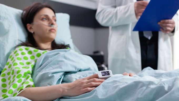 Neléčená borelióza může zasáhnout nervový systém člověka.