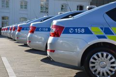 V Ostravě srazilo policejní auto chodce. Šedesátiletý muž na místě zemřel, nehodu šetří GIBS