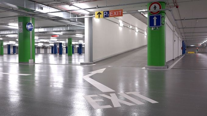 Konečně! Pod pražskou Letnou se řidičům otevře 800 nových parkovacích míst