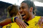 Dortmund věnoval Augsburgu pět banánů, Morávek v dresu poražených odehrál poločas