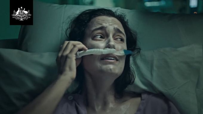 Pacientka zoufale lapající po dechu. Australská reklama narazila na odpor