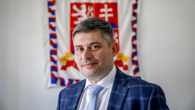 Tomáš Lebeda vede tým poradců prezidenta Petra Pavla a zároveň je ředitelem vlivného odboru vnitřní politiky Kanceláře prezidenta republiky.