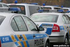 Pražská policie obvinila maskovaného lupiče z cukrárny