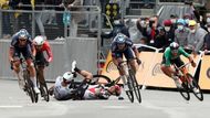 3. etapa Tour de France 2021: Pád Caleba Ewana a Petera Sagana