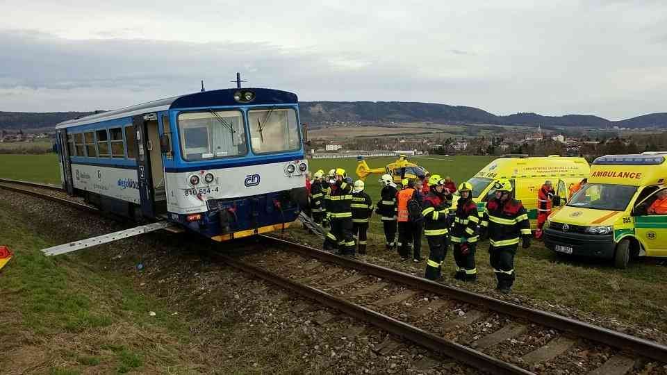 Nehoda osobního vlaku s manipulačním vozem na Chrudimsku