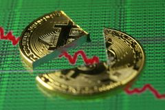 Výprodej bitcoinů zrychluje. Kryptoměna za den ztrácí 30 procent hodnoty