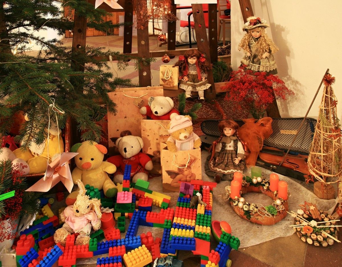 Vánoce - stromeček - dárek - hračky