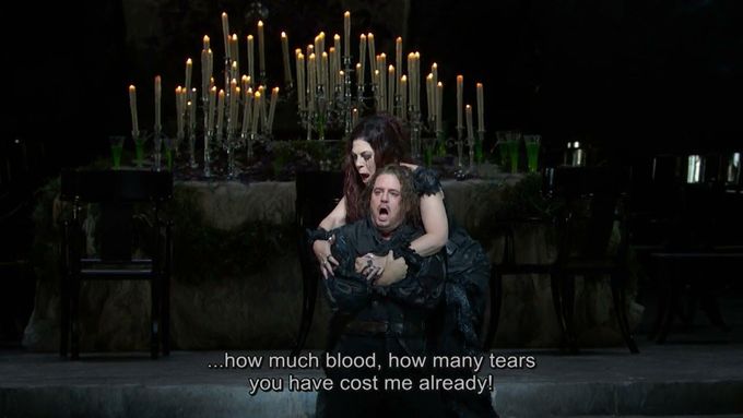 Sondra Radvanovsky jako Médea a Matthew Polenzani v roli Iasona zpívají duet Nemici senza cor z Cherubiniho opery.