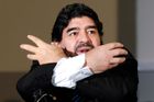 Maradona měl nakopnout fotografa do slabin