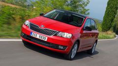 Jaká je ojetá Škoda Rapid? Když nepotřebujete prestiž, nabídne obří kufr a snadný servis