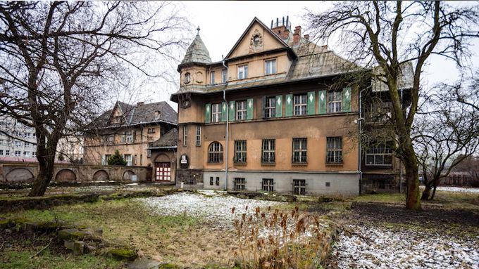 Grossmannova vila patří k architektonickým perlám Ostravy. Dlouhá léta zanedbaný objekt v těchto dnech prochází rekonstrukcí.