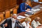 Opoziční poslanci neprosadili kritiku Babiše a Vojtěcha za šíření koronaviru