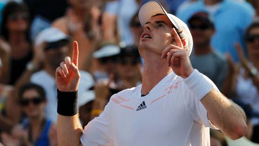 Britský tenista Andy Murray se raduje z vítězství nad Španělem Felicianem Lopezem ve 3. kole US Open 2012.