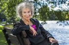 Příběh služebnice bude mít pokračování, Atwoodová v 79 letech píše druhý díl