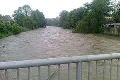 Silné deště zvedly ráno hladiny potoků a řek na Frýdlantsku, už se ale pomalu vracejí do normálu