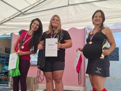 Julie Švecová v pokročilé fázi těhotenství na stupních vítězek