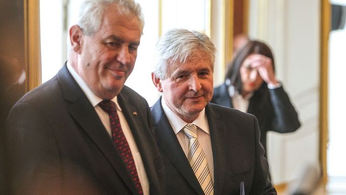 Miloš Zeman a Jiří Rusnok při jmenování předsedou vlády.