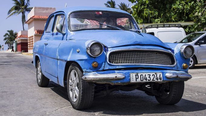 Na Kubě můžete narazit i na auta, motorky i autobusy československé výroby.