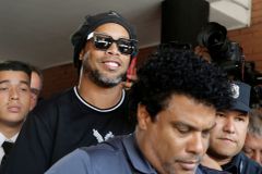 Modlím se, aby to už skončilo, přiznal vězněný Ronaldinho. Matce dá obří pusu