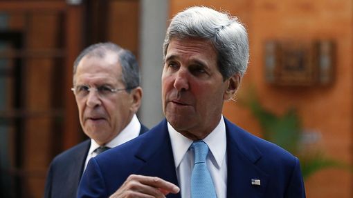Lavrov (vlevo) a Kerry se potkali poprvé od vyjednání syrské rezoluce RB OSN.